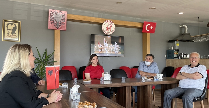Kosova Cumhuriyeti’nin Ankara Büyükelçiliği Konsolos'u Sayın Sherife Shala derneğimize ziyarette bulundu.